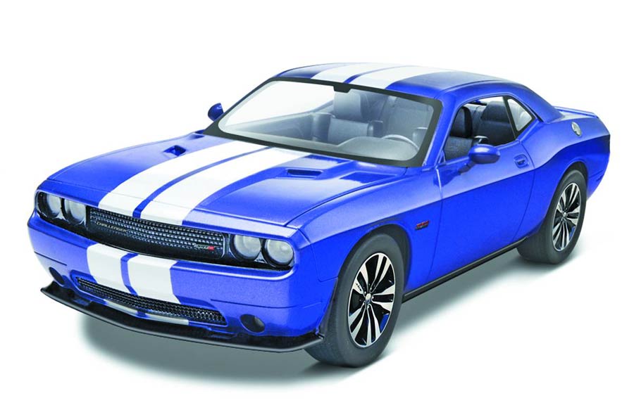 2013 Dodge Challenger SRT8 1/25 Scale Model Kit