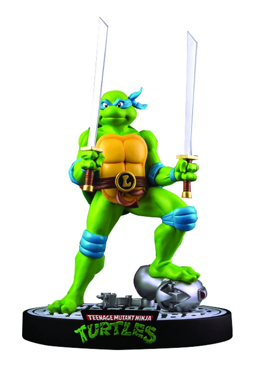 Teenage Mutant Ninja Turtles Leonardo On Defeated Mouser Statue