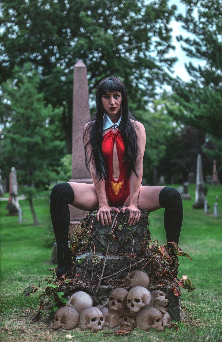 Vengeance Of Vampirella Vol 2 #4 Cover J Incentive Ali Chappel Cosplay Photo Virgin Cover