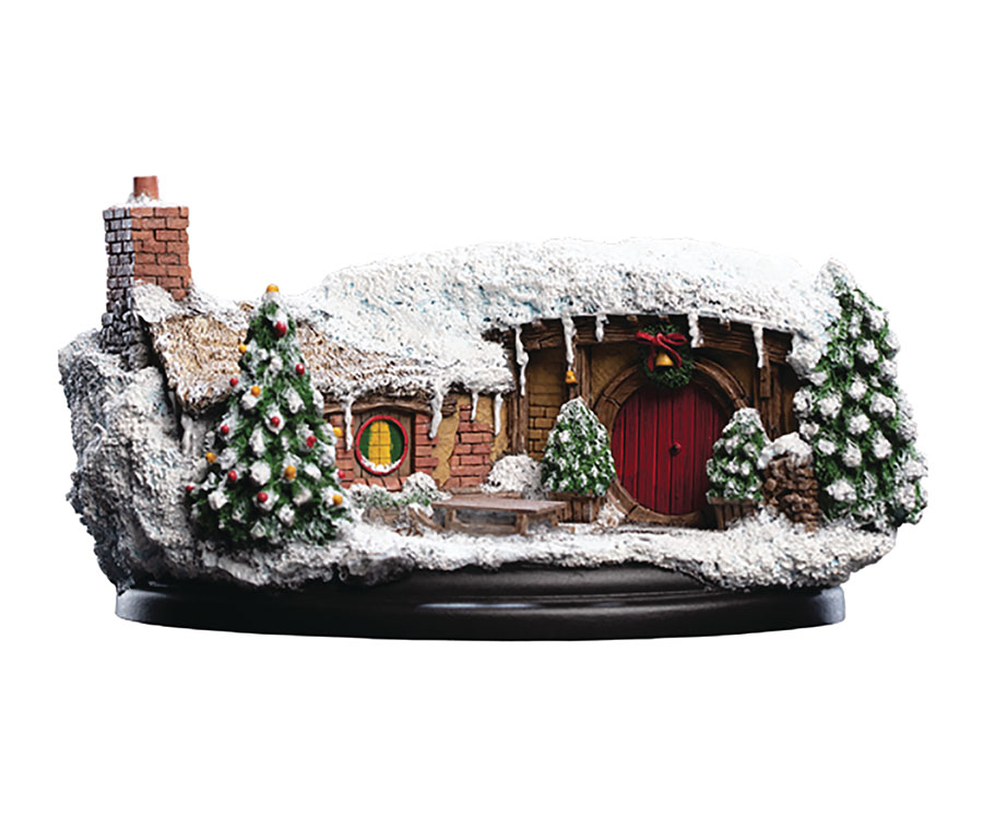 Hobbit Holiday Hobbit Hole Statue - 35 Bagshot Row (Christmas)